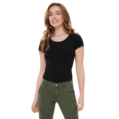 only-shirt-schwarz-lifestyle